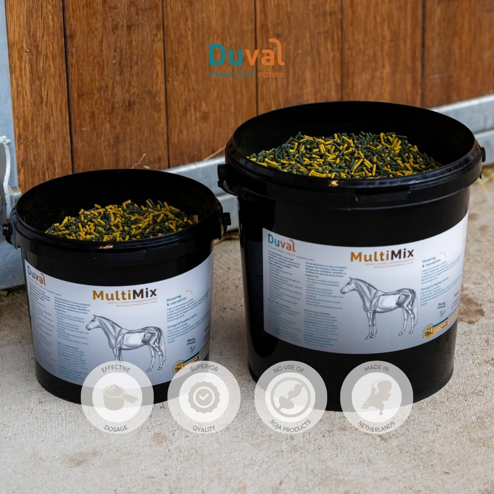 2 formaten Duval MultiMix emmer – compleet paarden­supplement met hoogwaardige ingrediënten voor spieren, gewrichten en algehele conditie.